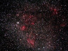 Område nær Cassiopeia, med M52 og NGC 7635 (Bobletåken)
